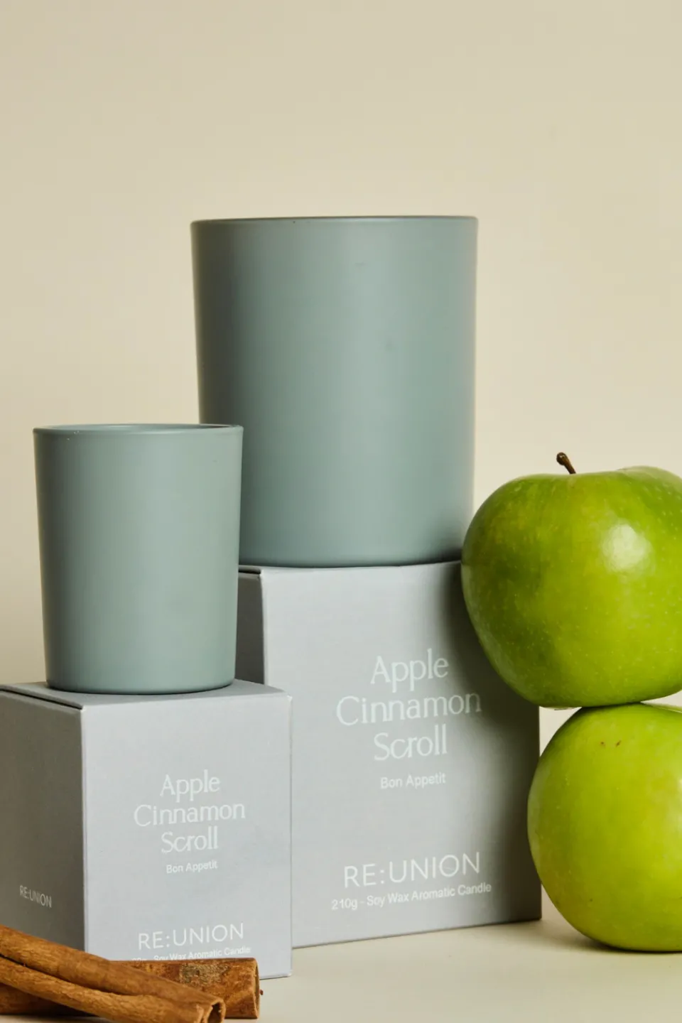 RE:UNION Label Apple Cinnamon Scroll 210g Soy Candle
