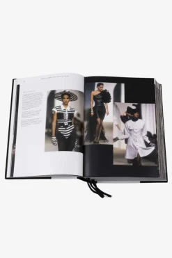 Flying Kiwi Chanel Catwalk: The Complete Karl Lagerfeld Collections