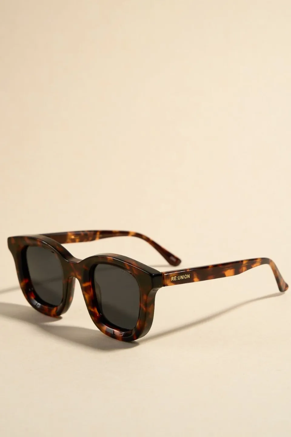 RE:UNION Label Chelsea Tort Chunky Round Sunglasses