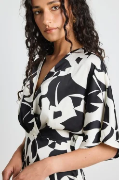 Among the Brave Dali Black White Satin SS Kimono Mini Dress