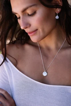 Love Lunamei Ethereal Sterling Silver Plate EOL Circle Pendant Necklace