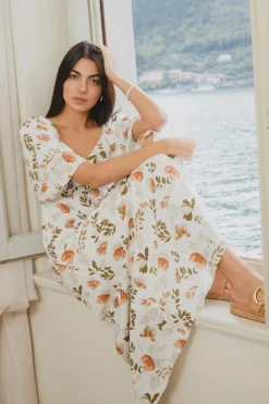 Among the Brave Heartfelt Ivory Floral SS Button Front Midi Dress