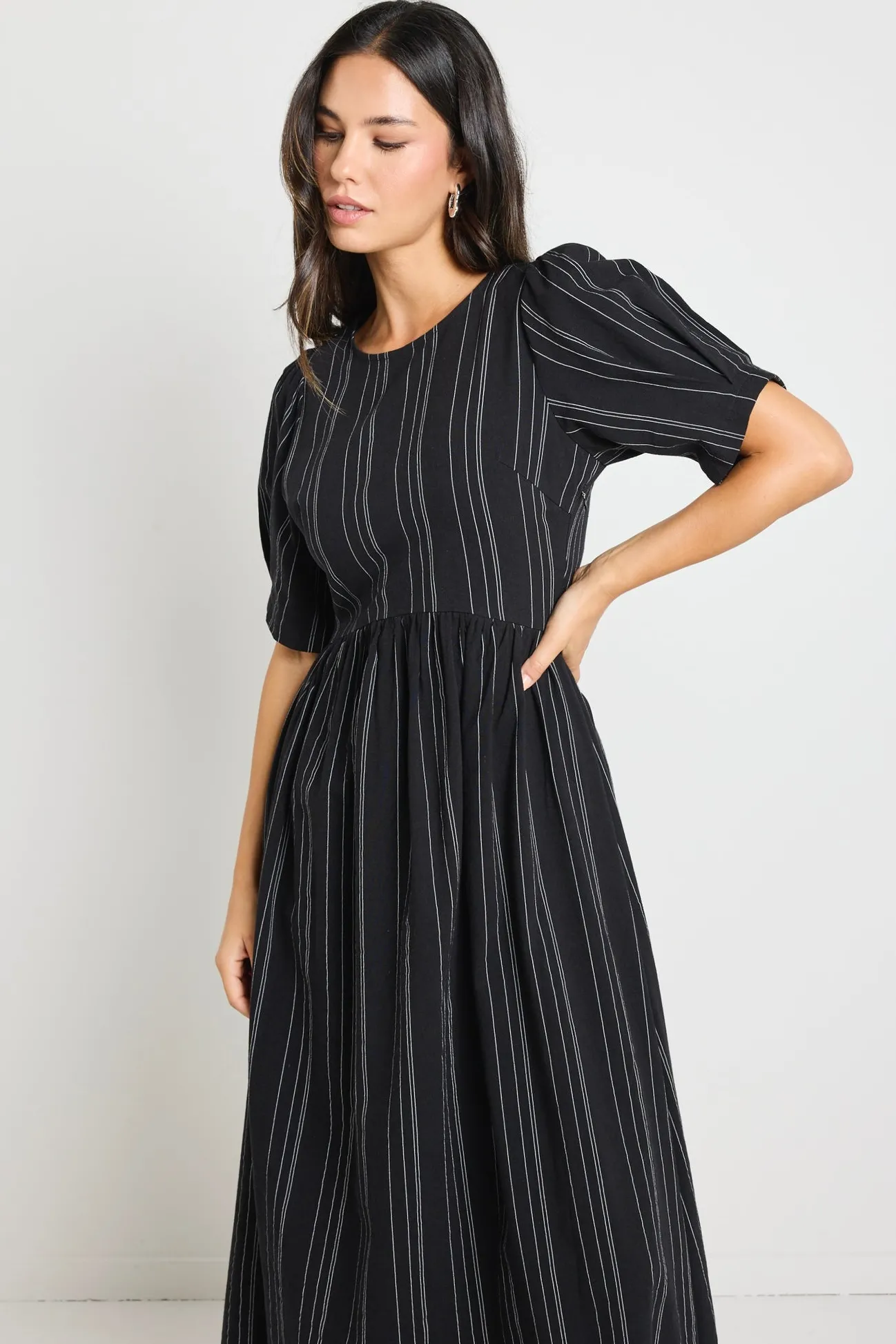 RE:UNION Label Hemisphere Black Stripe Short Sleeve Relaxed Midi Dress
