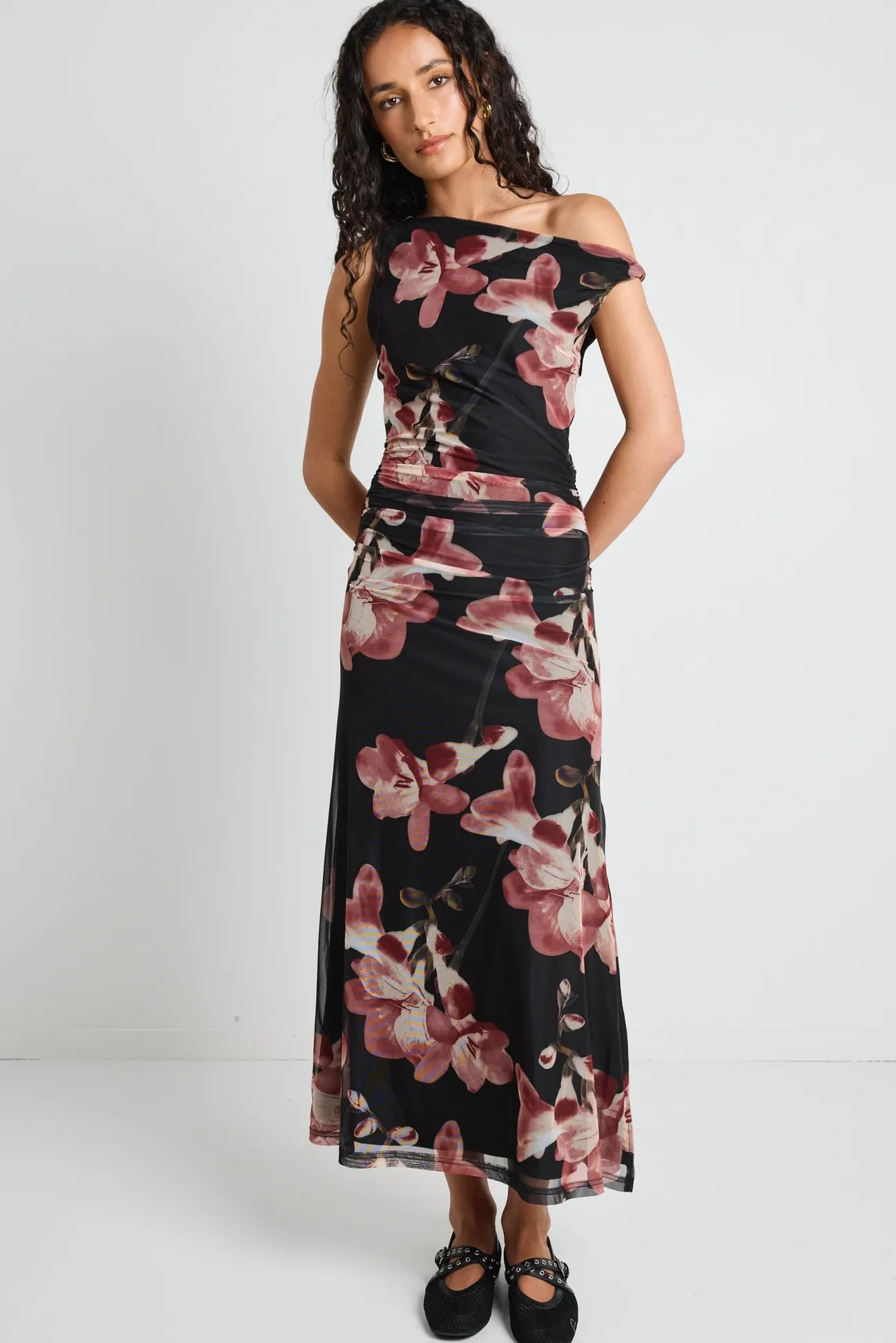 Among the Brave Method Blush Floral Mesh Twist Shoulder Midi Dress