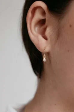Sophie Mini Pearl Sleeper Earrings Gold