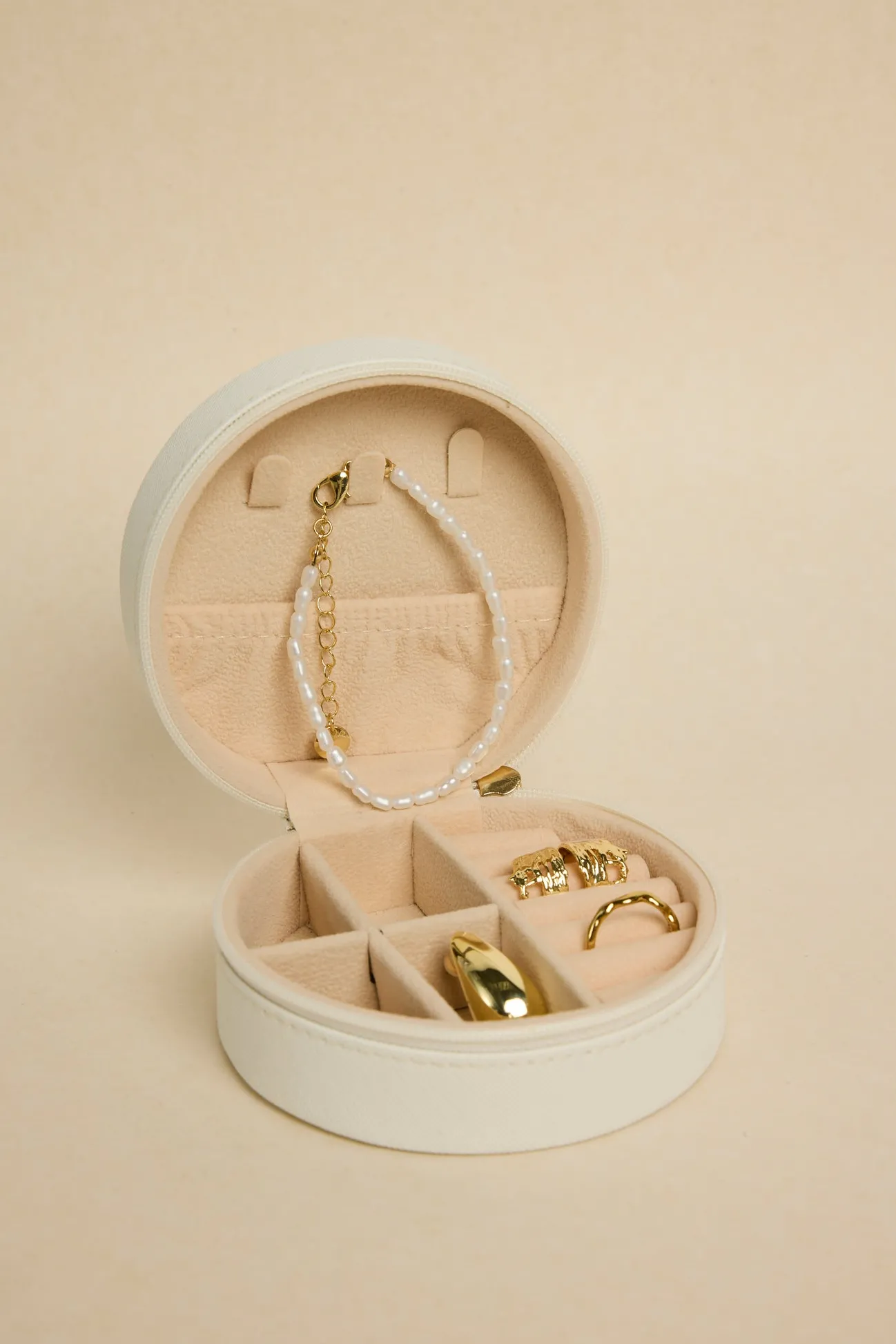 Humble + Heart Round White Jewellery Travel Case