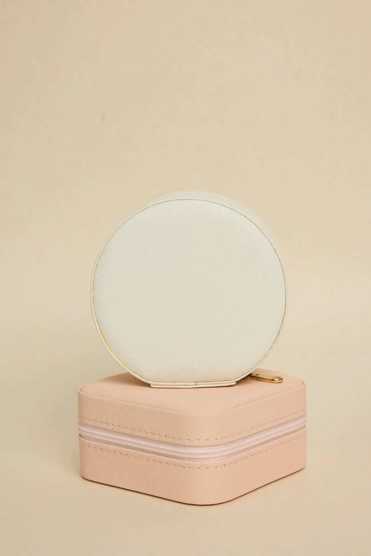 Humble + Heart Round White Jewellery Travel Case