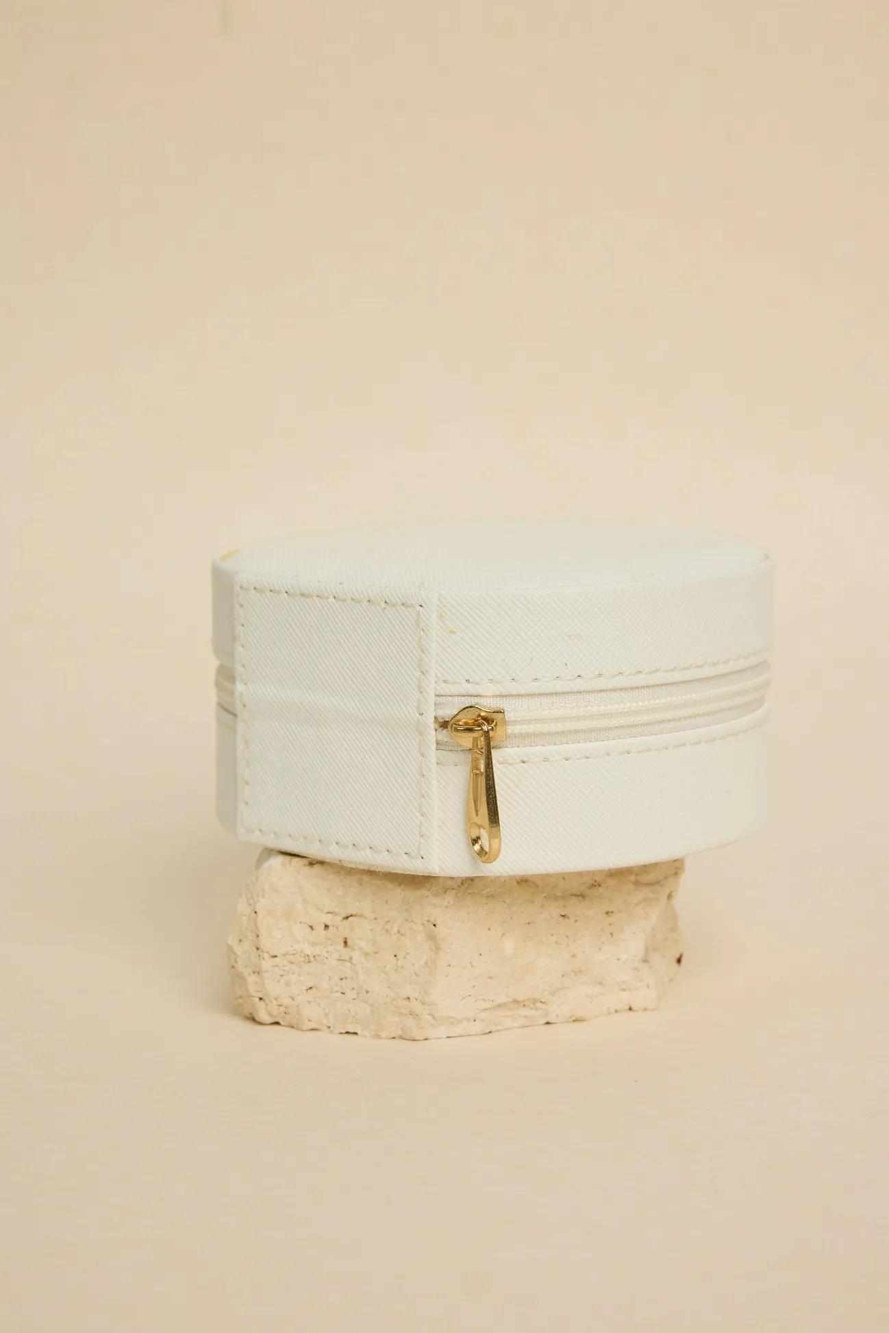 Humble + Heart Round White Jewellery Travel Case