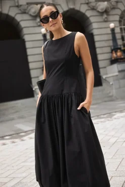 Stories be Told Vigour Black Structured Bubble Midi Dress